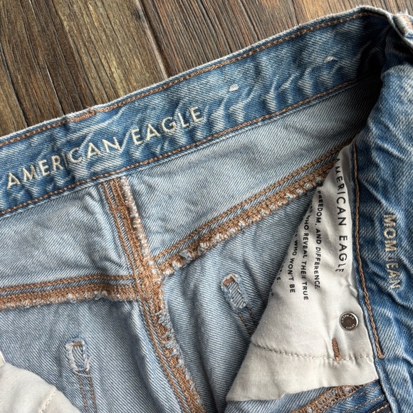 American Eagle Heavily Distressed Mom Jean Womens 4 Long Light Wash Blue Denim - Picture 8 of 12